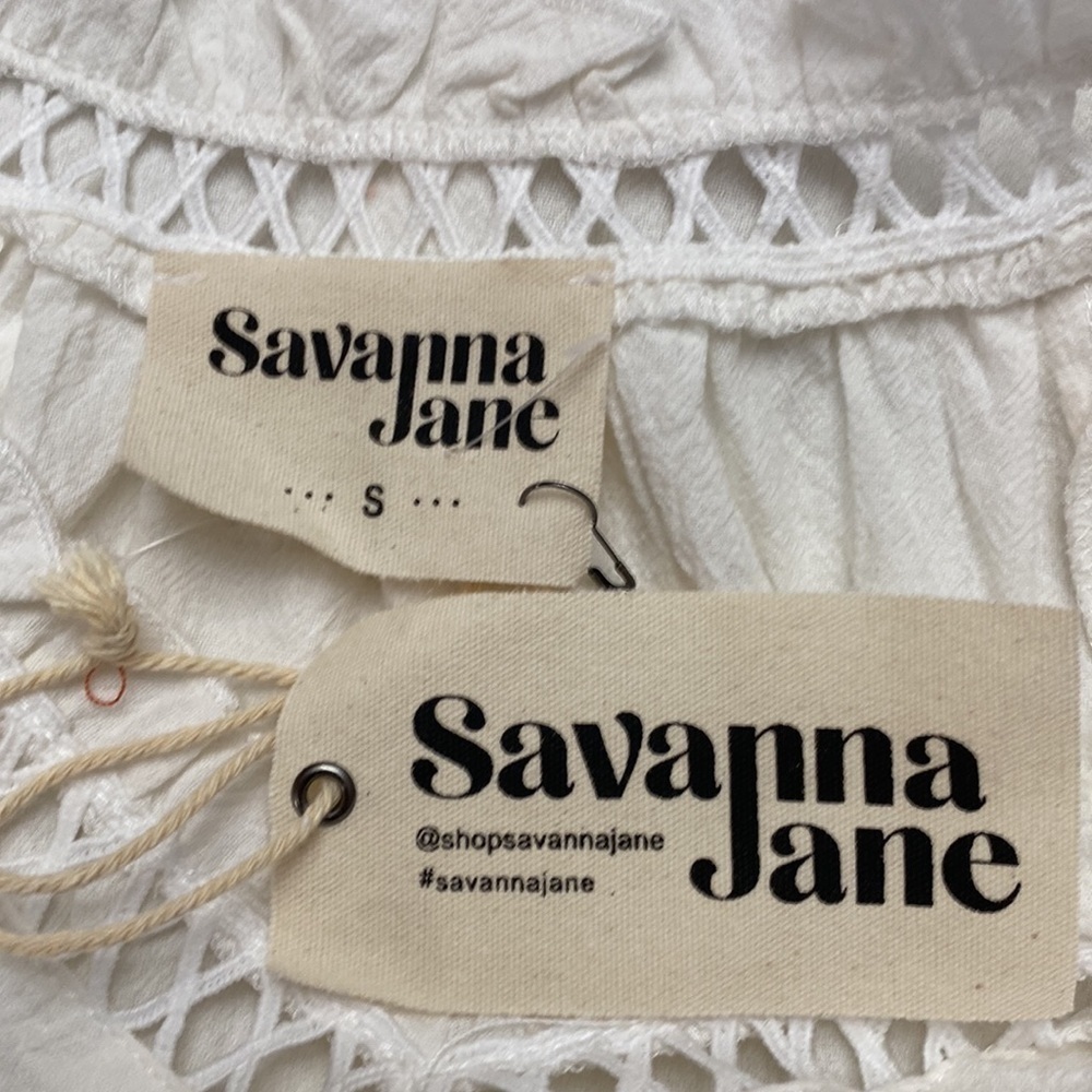 Savanna Jane Embroidered Top Small NWT - Picture 8 of 9
